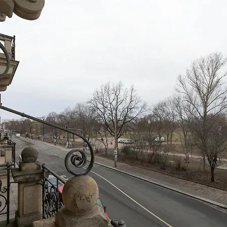 Bischof Am Alaunpark, Neustadt 公寓